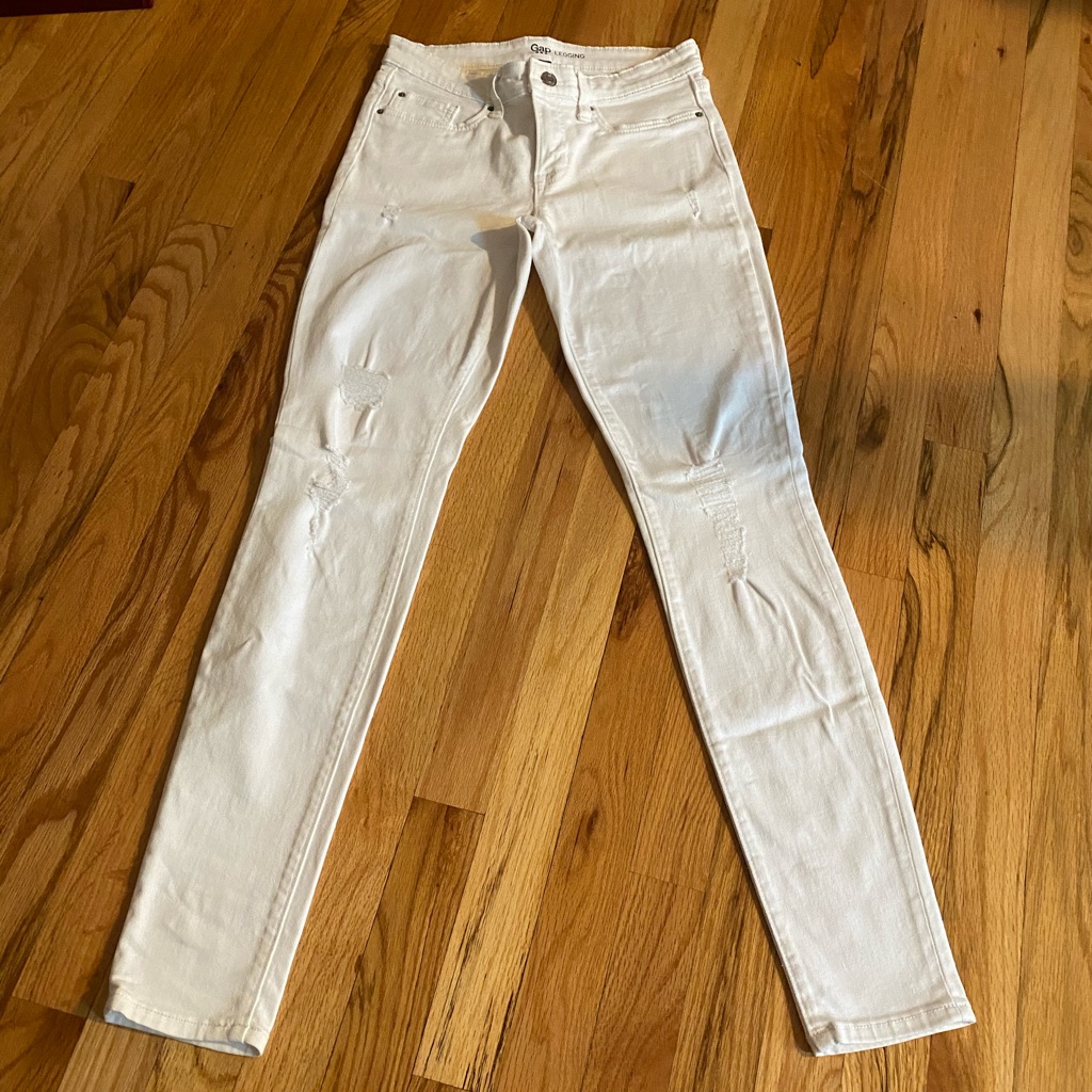 Gap White Letthings